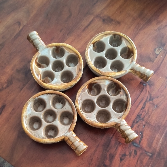 Laurentian Pottery Set Of Four Escargot Dishes - Picture 5 of 6